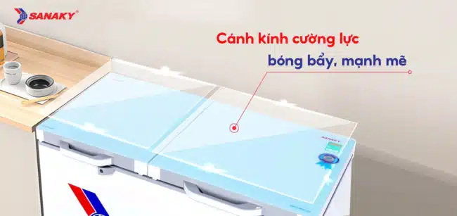 Tủ đông Sanaky VH2599A2K có cửa kính cường lực chắc chắn sáng bóng