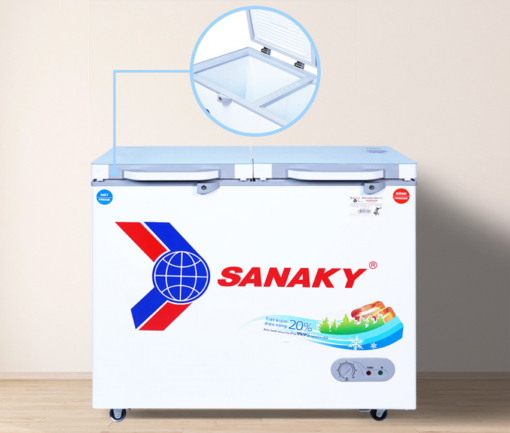 Lòng tủ đông Sanaky được làm bằng côi phẳng phủ nhựa hạn chế đống tuyết