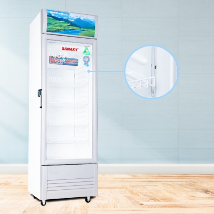Tủ mát Sanaky VH-258KL công nghệ làm lạnh trực tiếp giúp bảo quản thực phẩm tối đa có hệ thống đèn Led dọc thân tủ và trên hộp đèn
