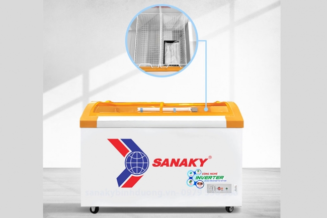 tủ đông Sanaky inverter VH-3899K3B được trang bị kèm theo 2 giỏ đựng đồ tiện lợi